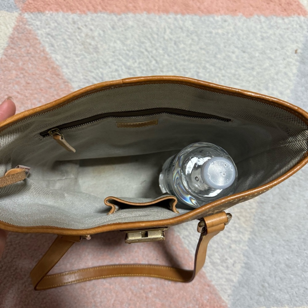 Vintage Authentic Dooney & Bourke Signature Tan & Gray Logo Hobo Bucket Bag - Picture 9 of 9